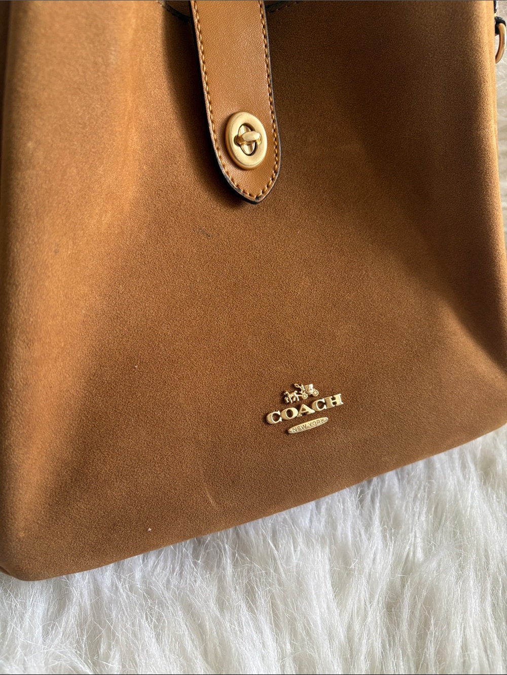Coach Tan Suede Shoulder Bag with Turn-Lock Strap - Picture 5 of 16